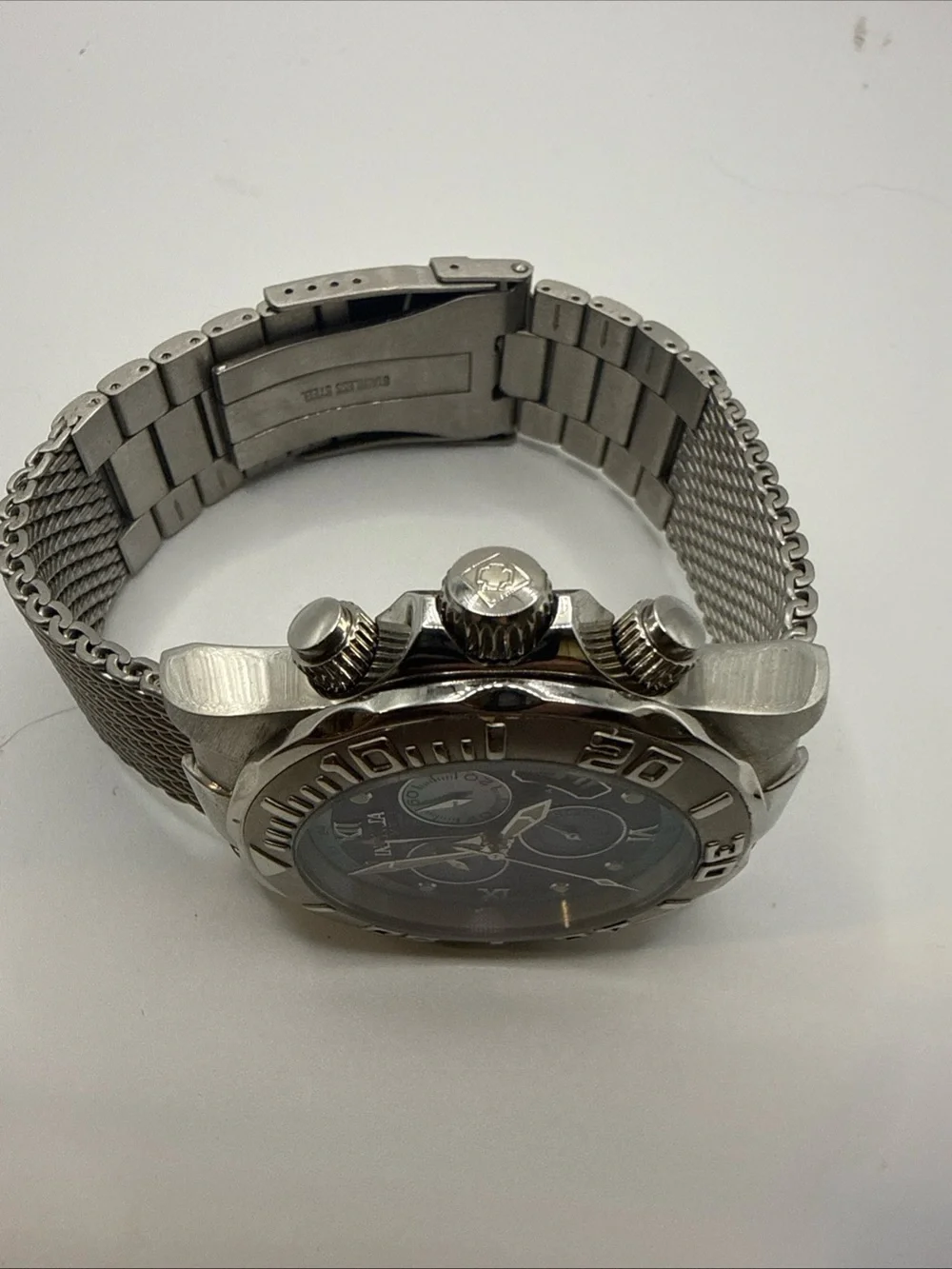 Invicta Pro Diver 6343 quartz timepiece from the Sea Wizard New Battery Silver